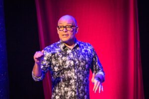 Odin Dupeyron presenta su show Recalculando