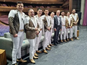 La Arrolladora Banda El Limón de Don René Camacho éxito con el tema ¿Dónde estabas tú?