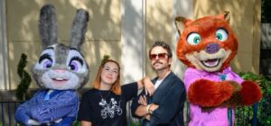 Fátima y Josemaria Torre celebran la magia en Disneyland Resort