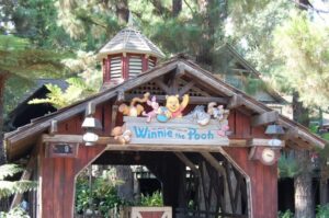 Atracción de Winnie The Pooh un recorrido lleno de colores brillantes
