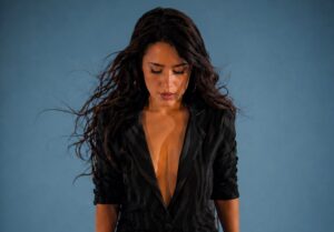 Celeste Sanazi combina interpretación y sensibilidad en De Manual