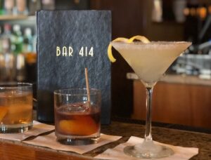 Bar 414: el speakeasy escondido que brinda al ritmo de la historia en San Antonio